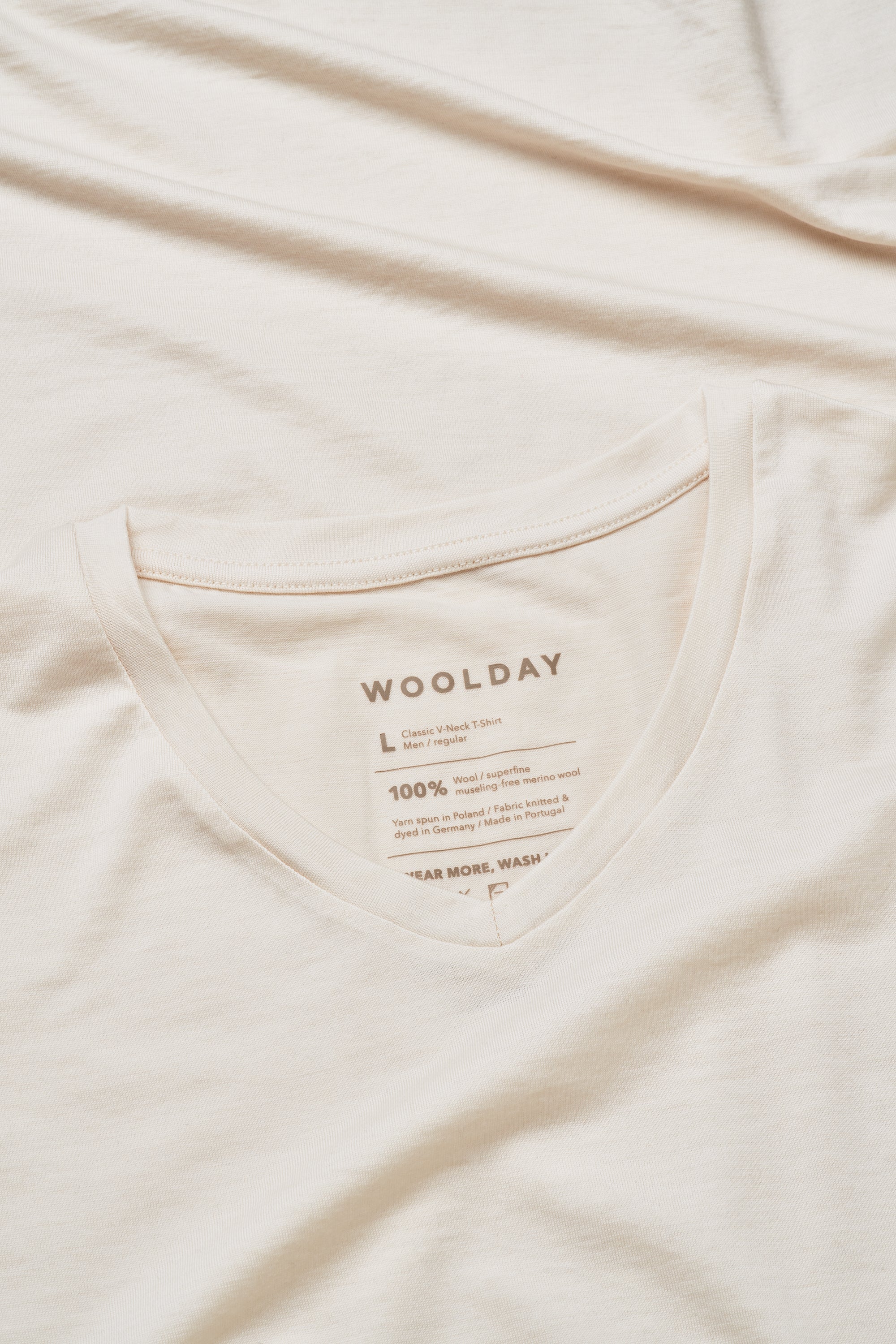 Das Merino T-Shirt V-Neck Classic – Elfenbein
