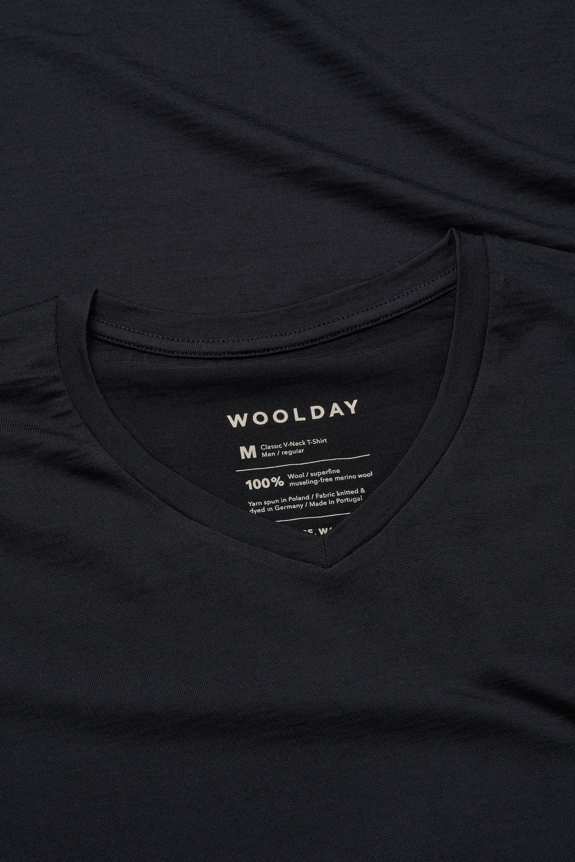 The Merino V-Neck T-Shirt Classic – Black