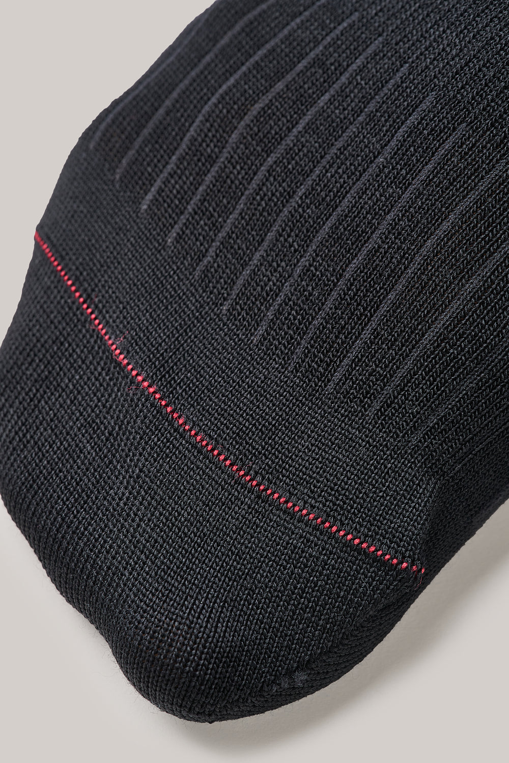 Flat toe seam with size marking