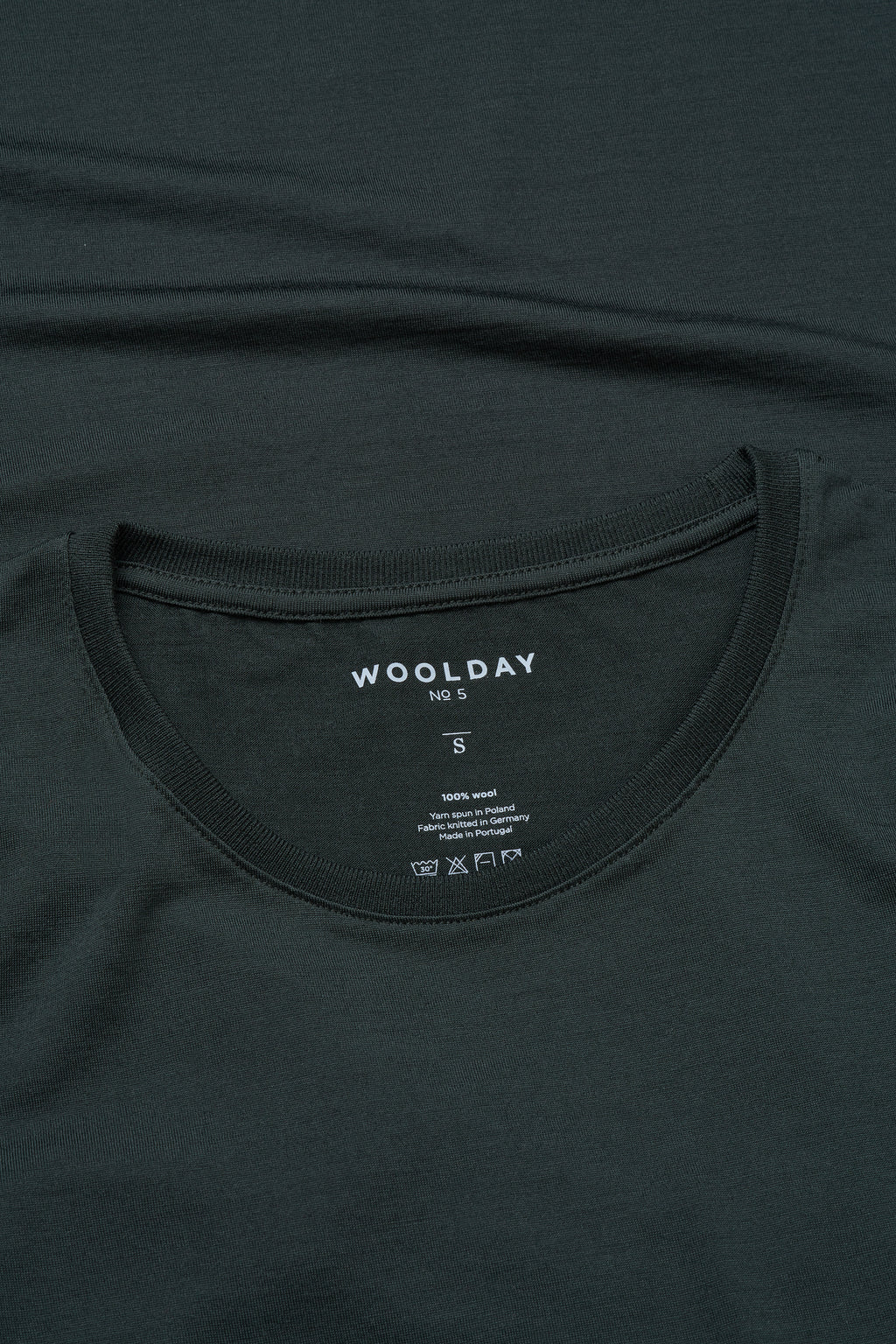 WOOLDAY Das Merino Damen T-Shirt Classic Tannengrün Kragen